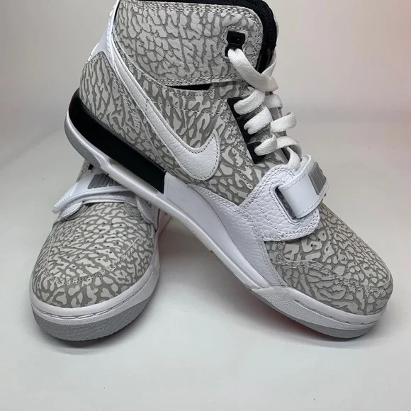 New Women’s Nike Air Jordan Legacy 312 Shoes - Picture 7 of 8